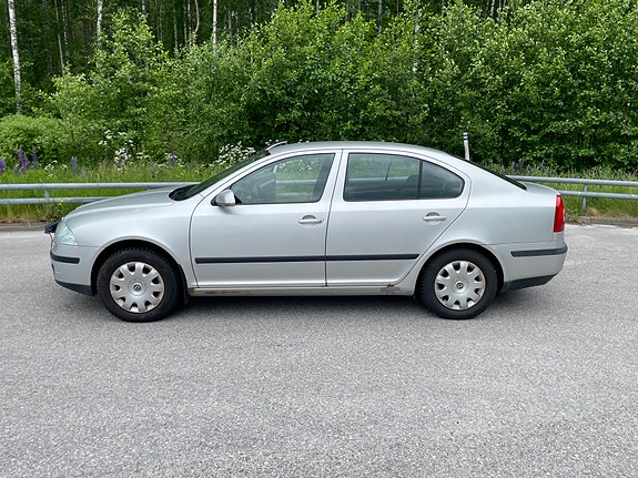 Skoda Octavia 2 of 5