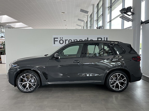 BMW X5 3 of 16