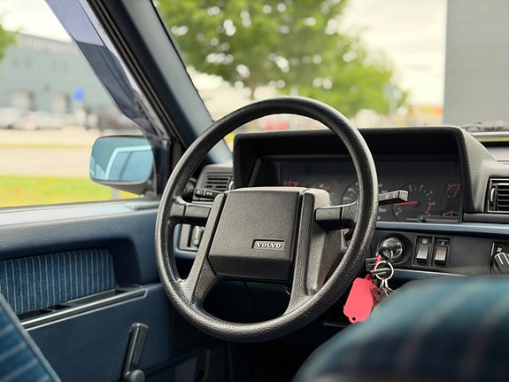 Volvo 740 16 of 25