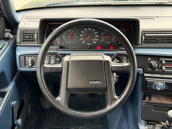 Volvo 740 15 of 25