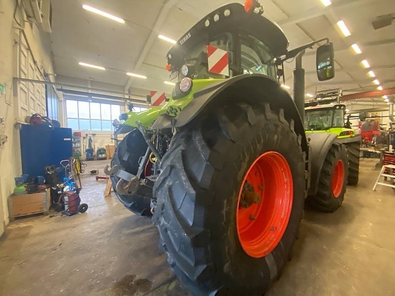 CLAAS Axion 870 Cmatic 2 of 7