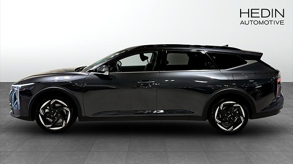 Kia K4 4 of 5