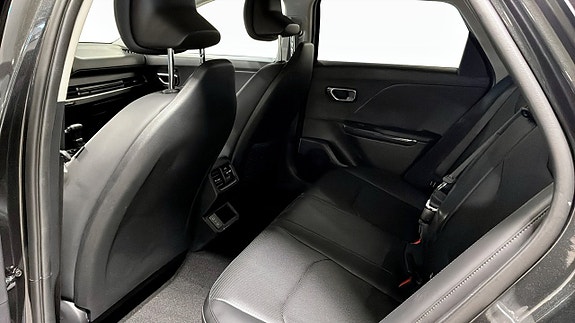 Kia K4 9 of 12