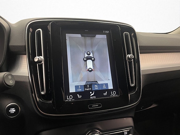 Volvo XC40 13 of 30