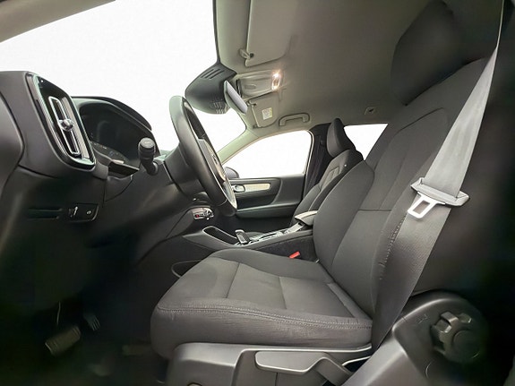 Volvo XC40 10 of 30