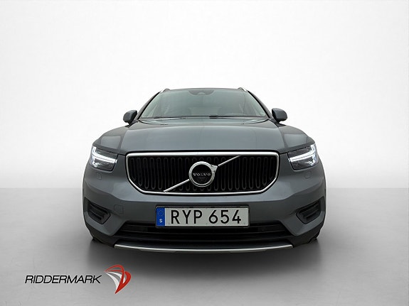 Volvo XC40 2 of 5