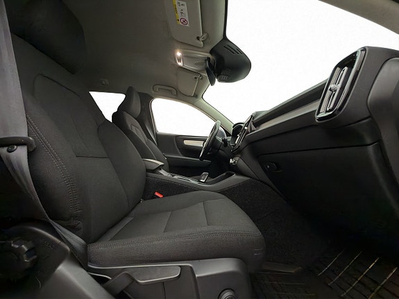 Volvo XC40 12 of 30