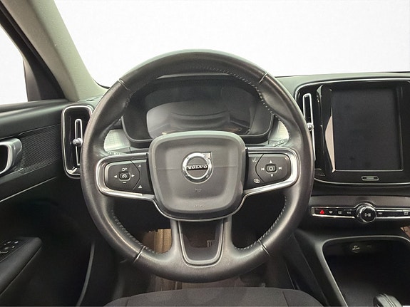 Volvo XC40 11 of 30