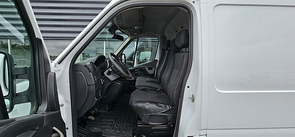 Nissan NV400 10 of 14