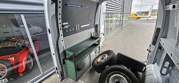 Nissan NV400 9 of 14