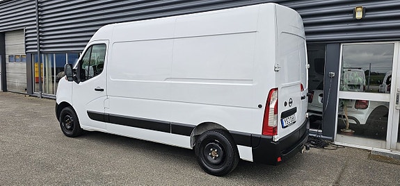 Nissan NV400 3 of 5