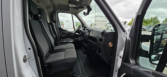 Nissan NV400 13 of 14