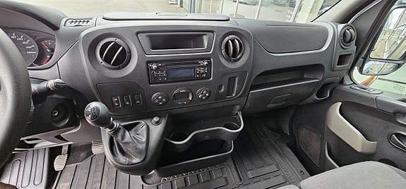 Nissan NV400 12 of 14