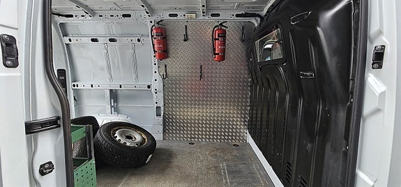 Nissan NV400 8 of 14