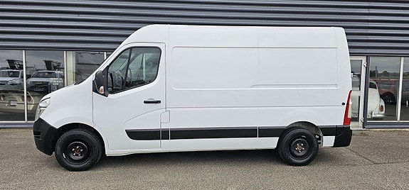 Nissan NV400 2 of 5