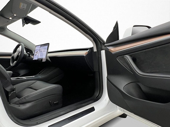Tesla Model 3 16 of 30