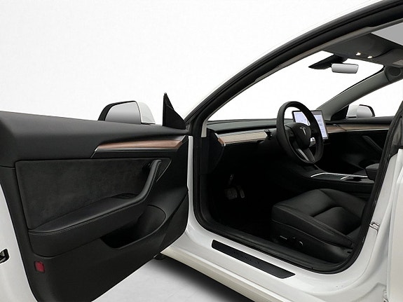 Tesla Model 3 11 of 30