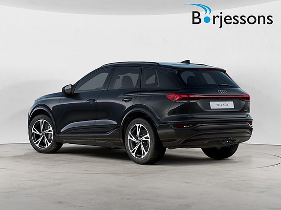 Audi Q6 e-tron 3 of 5