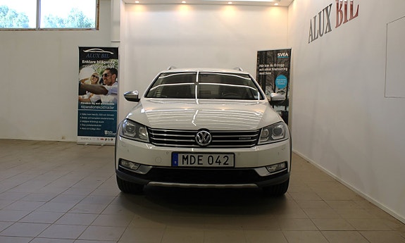 Volkswagen Passat Alltrack 3 of 5