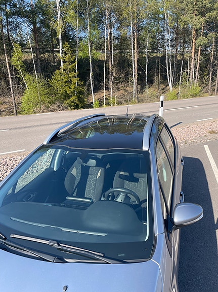 Peugeot 2008 4 of 5