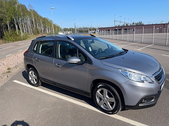 Peugeot 2008 2 of 5
