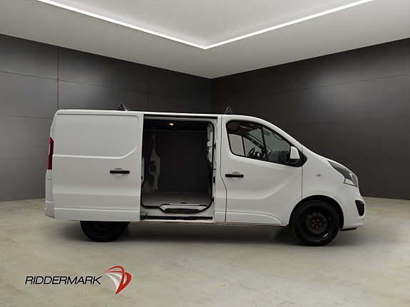 Opel Vivaro 10 of 27
