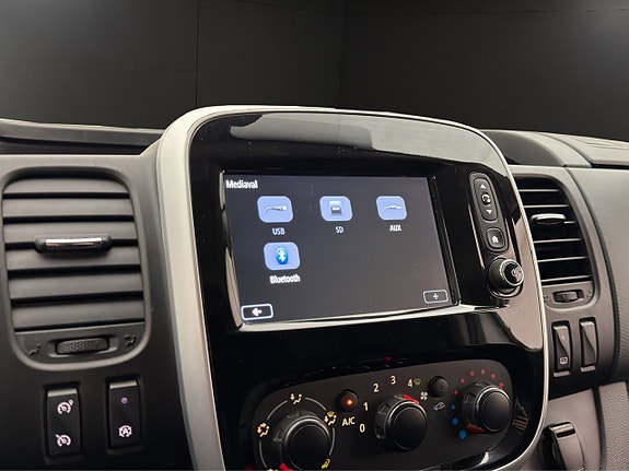 Opel Vivaro 19 of 27