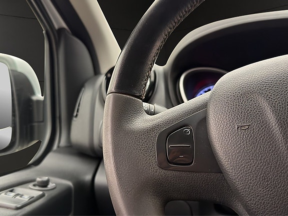 Opel Vivaro 16 of 27