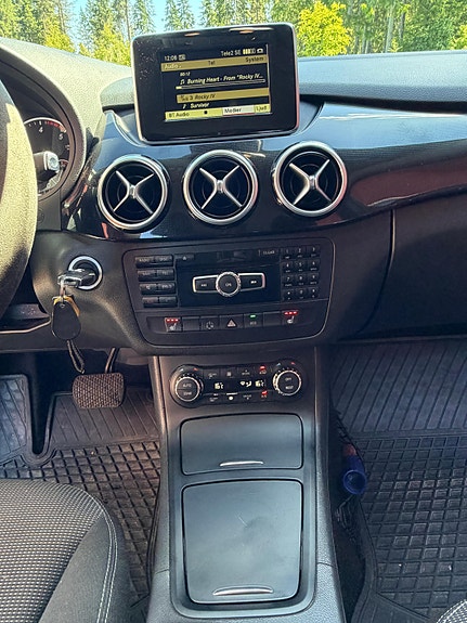 Mercedes-Benz B180 5 of 5