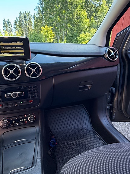 Mercedes-Benz B180 9 of 20