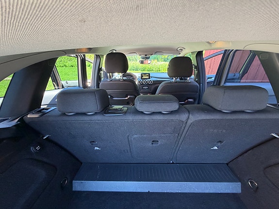 Mercedes-Benz B180 12 of 20