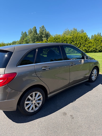 Mercedes-Benz B180 20 of 20