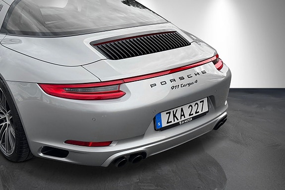 Porsche 911 Targa 4 13 of 28