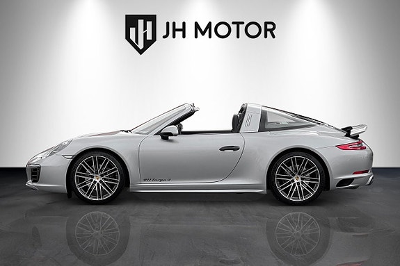 Porsche 911 Targa 4 4 of 30