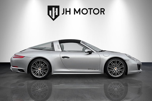 Porsche 911 Targa 4 9 of 28