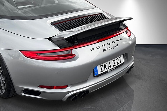 Porsche 911 Targa 4 14 of 28