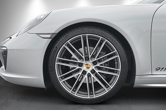 Porsche 911 Targa 4 15 of 28