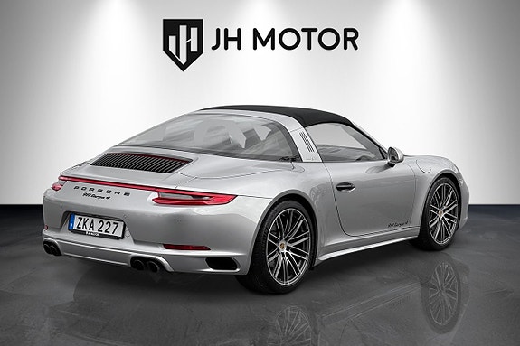 Porsche 911 Targa 4 8 of 28
