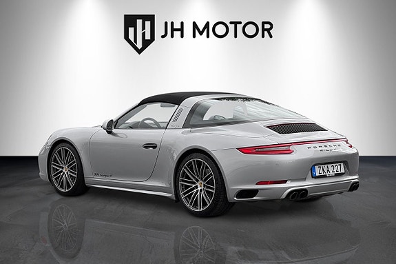 Porsche 911 Targa 4 6 of 28