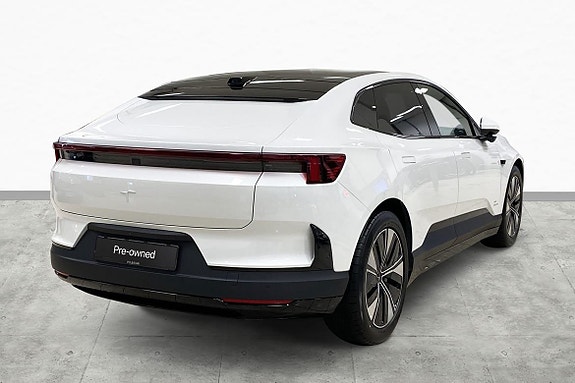 Polestar 4 8 of 17
