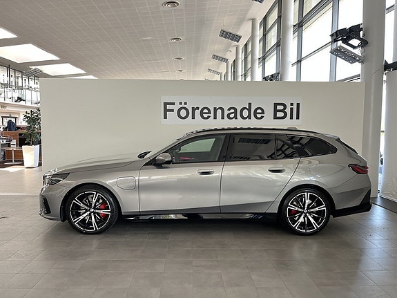 BMW 530e 3 of 5