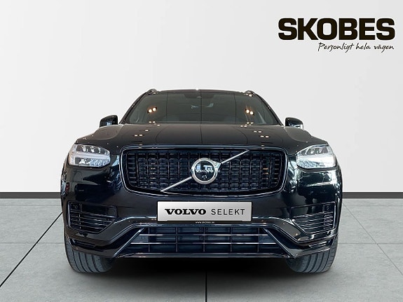 Volvo XC90 2 of 5