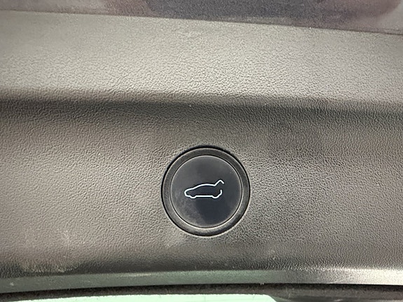 Tesla Model Y 11 of 30