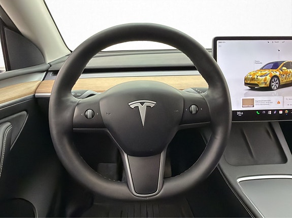 Tesla Model Y 17 of 30