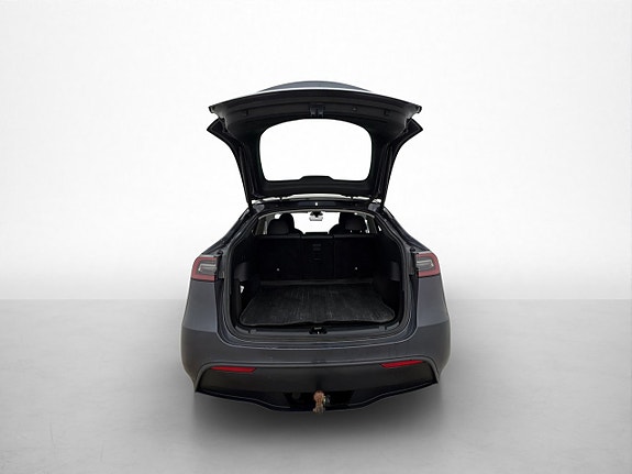 Tesla Model Y 12 of 30