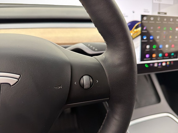 Tesla Model Y 19 of 30