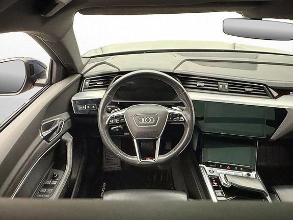 Audi e-tron 14 of 30