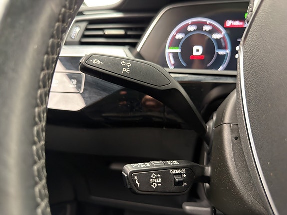 Audi e-tron 16 of 30