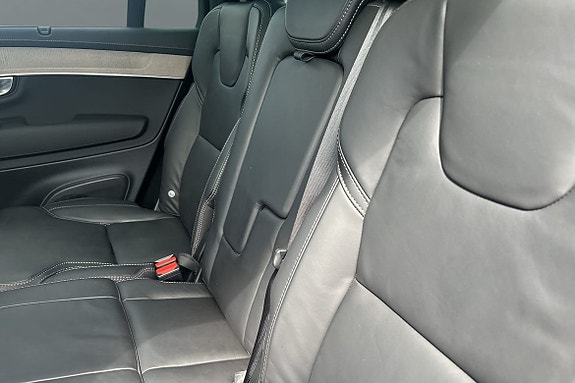 Volvo XC90 8 of 19