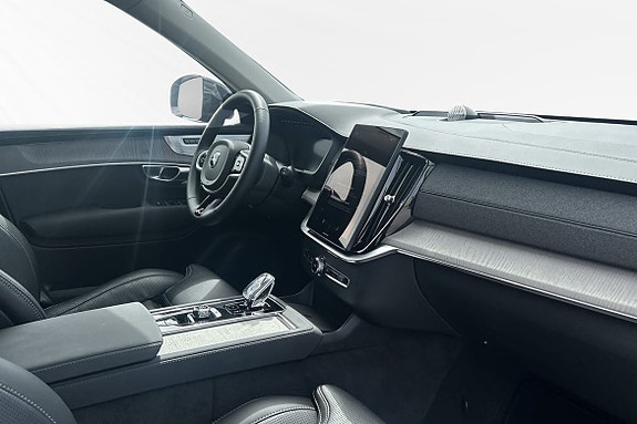 Volvo XC90 10 of 19